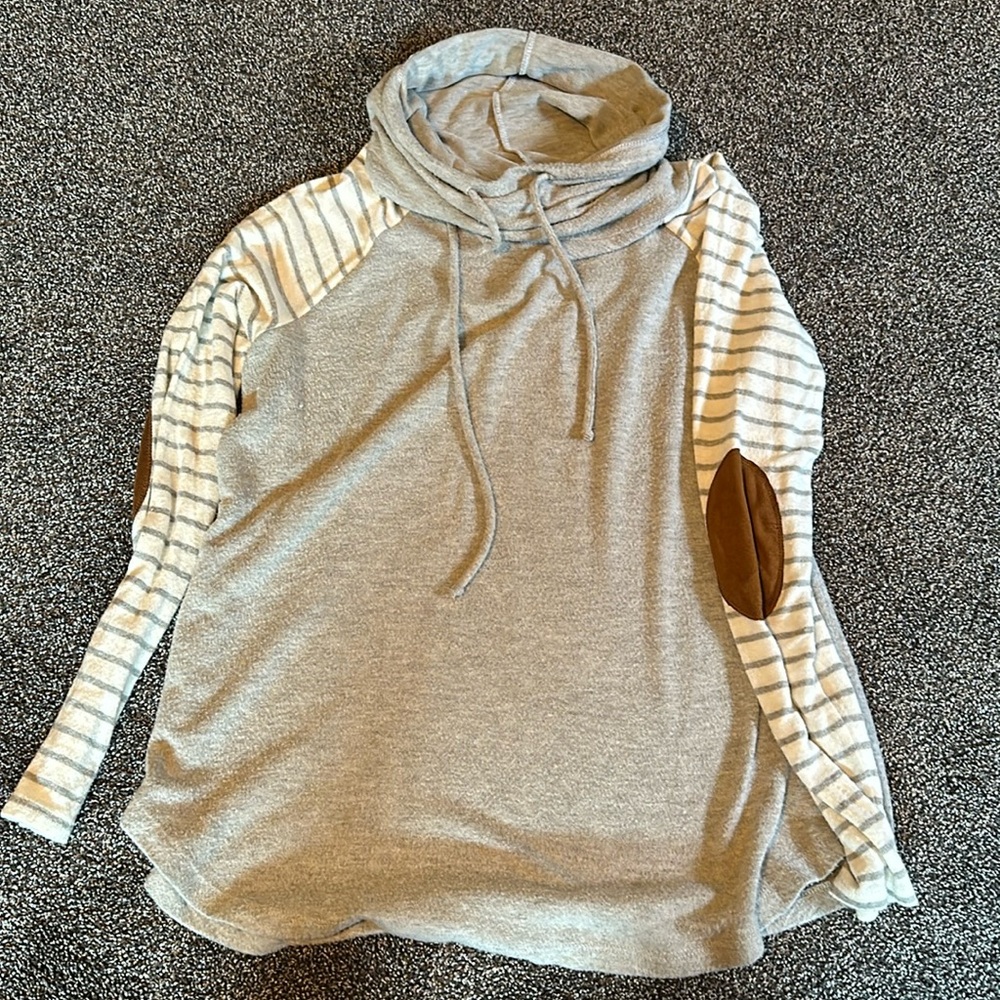 Pink clover gray/white sweater. Size large